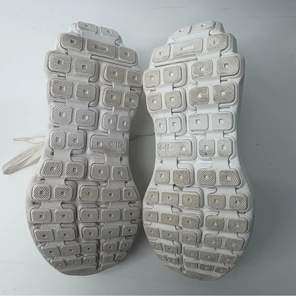 Alo Yoga Women’s sz 7.5 White Cushioned Mid Soles Tennis Sneaker - Picture 6 of 11